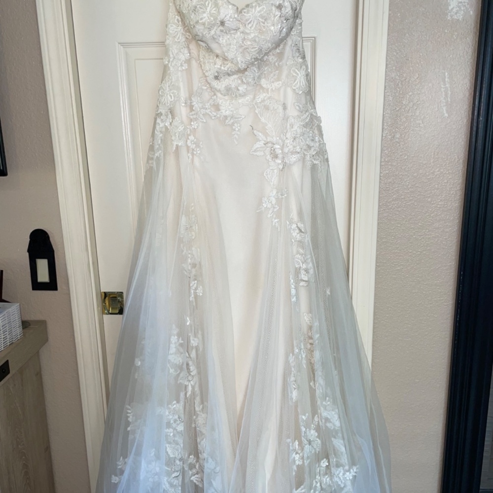 Flowy Lace Melissa Sweet Wedding Dress - Picture 4 of 12